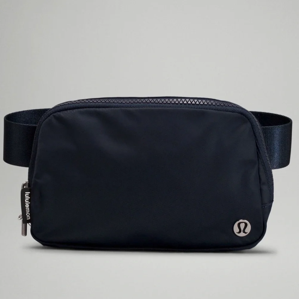 NWT 🍋 Lululemon True Navy Everywhere Belt Bag